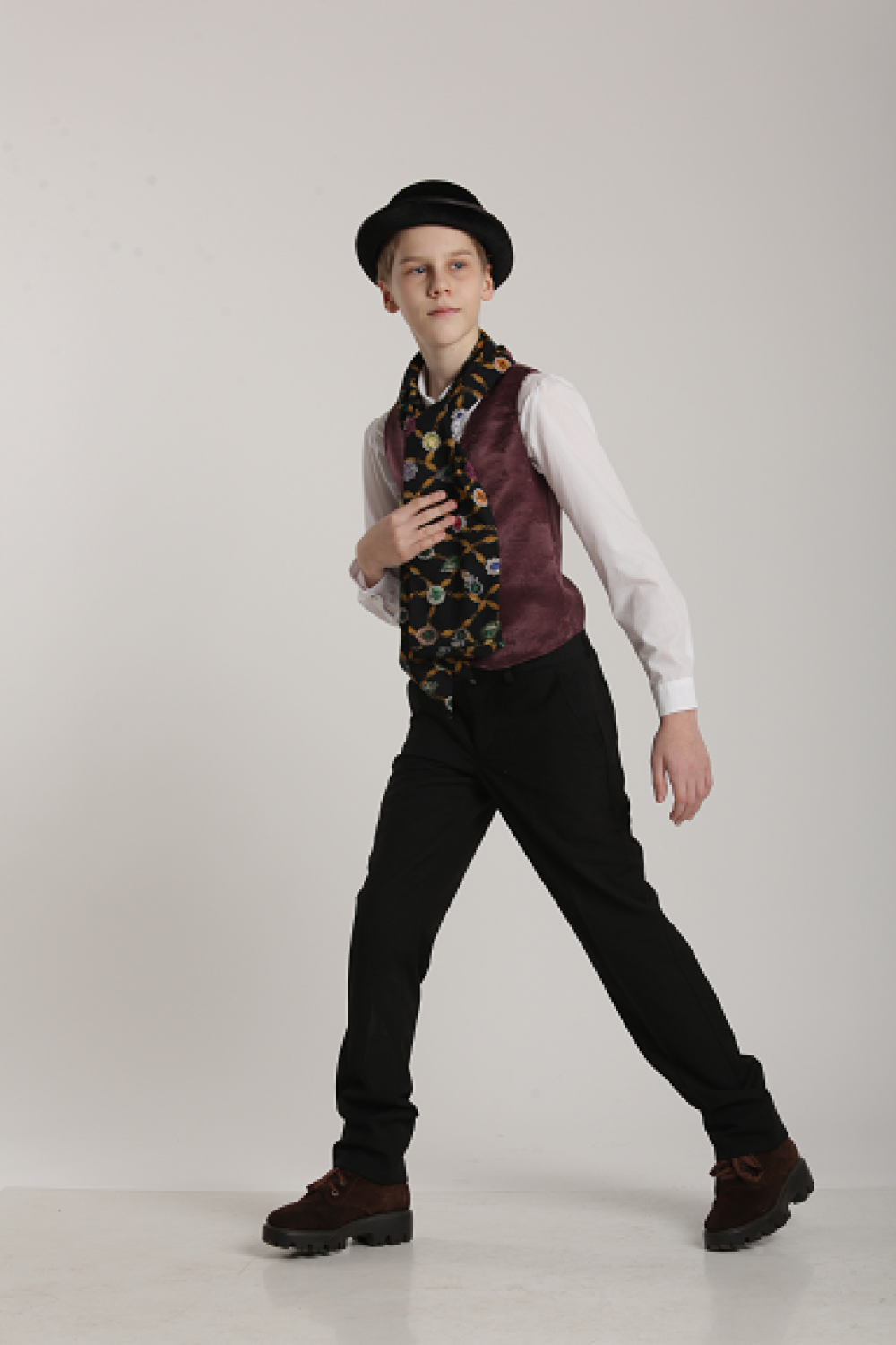 Джентльмен XIX ст., Стиляга, Голохвастов (За двома зайцями), Буржуа 