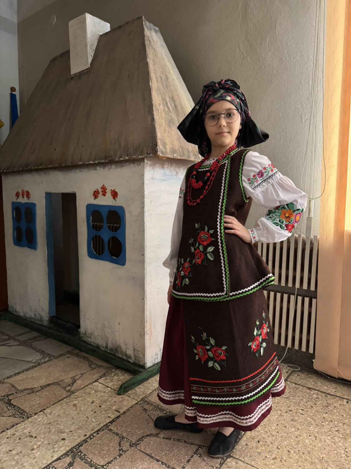 Українка Анна, український національний костюм