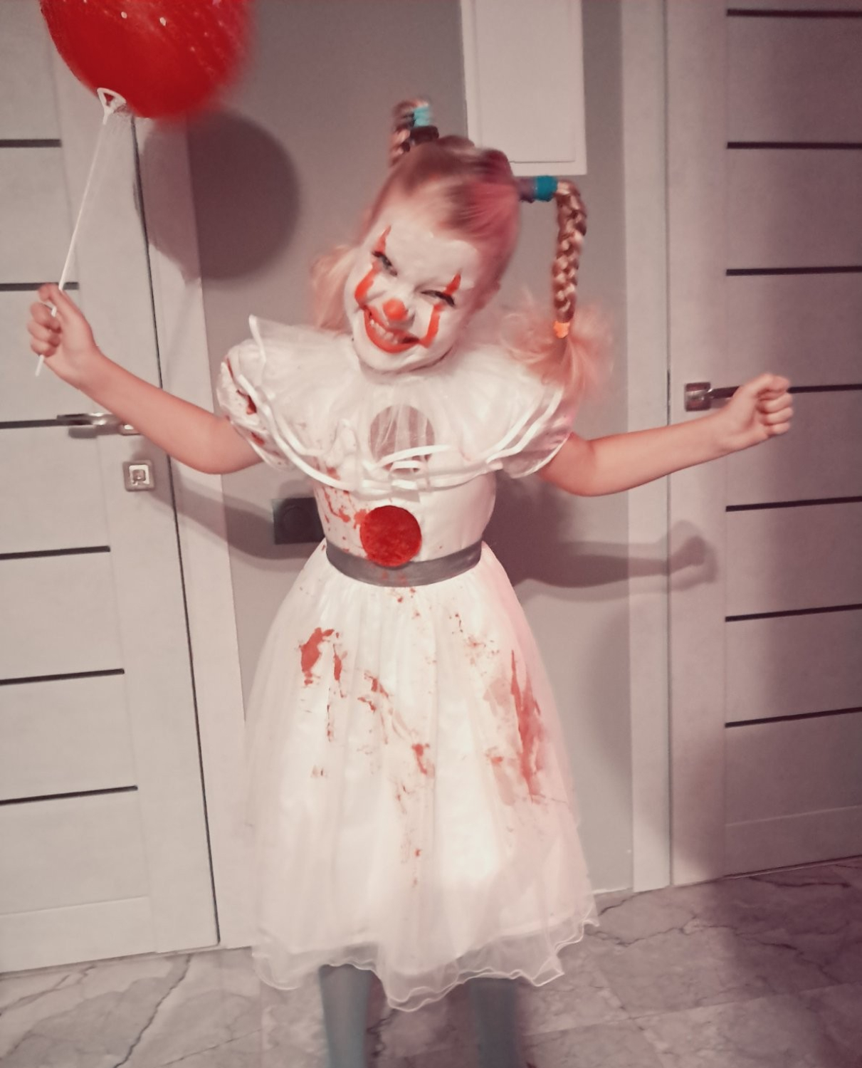 Карнавальний костюм Зомбі дівчинка, білий клоун з "Воно"