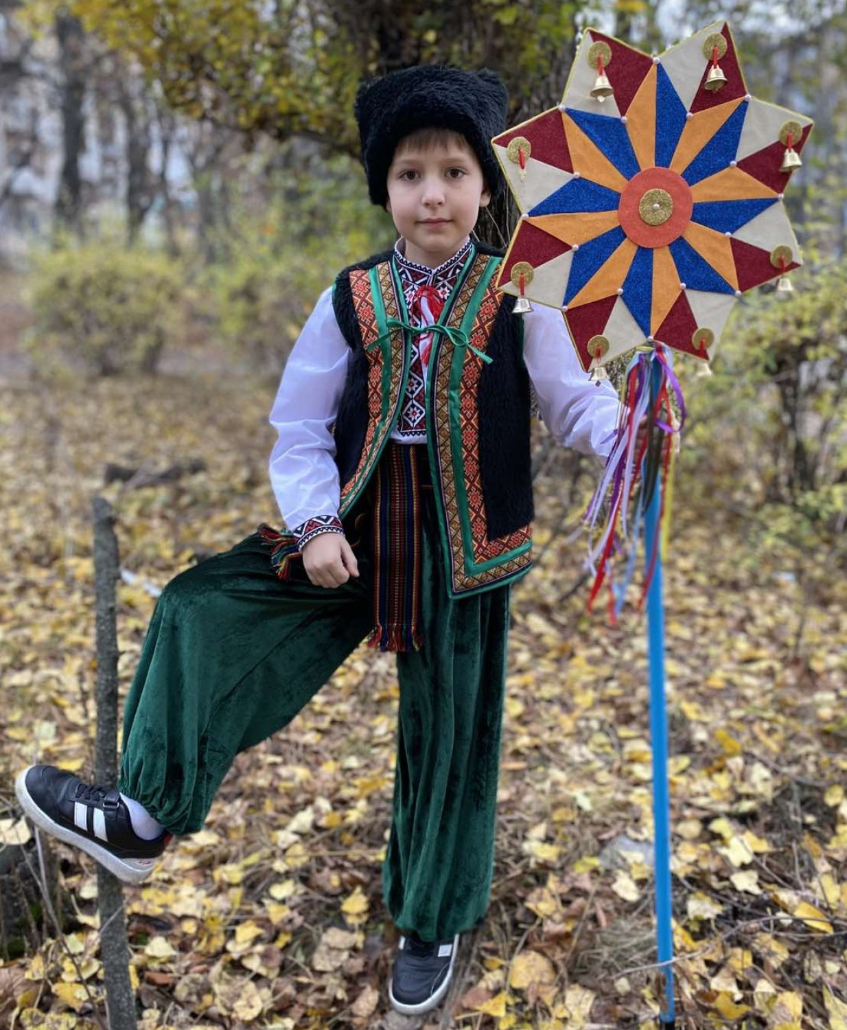 Костюм Колядник  Гуцул Богдан зелений українець Козак