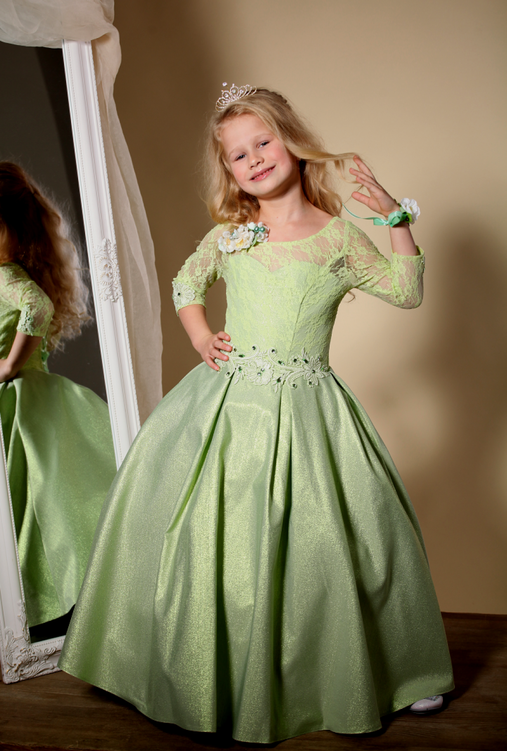 Елегантне плаття для дівчинки Лада парча салатового кольору