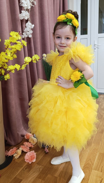 Carnival costume dandelion girl